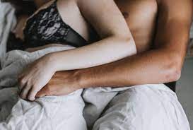 Erotik Seks Hikayesi ve Karmaşık İlişkiler Yumağı • 2024